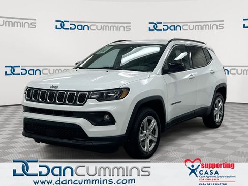 Used 2024 Jeep Compass Latitude AWD/4WD image 1