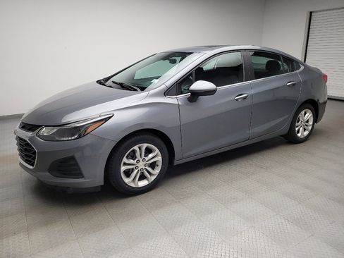 Used 2019 Chevrolet Cruze LT w/ Sun And Sound Package FWD image 2