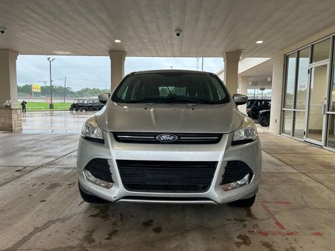 Used 2015 Ford Escape SE FWD image 2