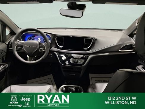 New 2026 Chrysler Pacifica Select AWD/4WD image 2