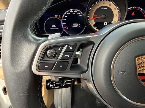 Used 2018 Porsche Panamera 4 image 30