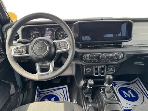 Used 2026 Jeep Wrangler Unlimited Sahara AWD/4WD image 11