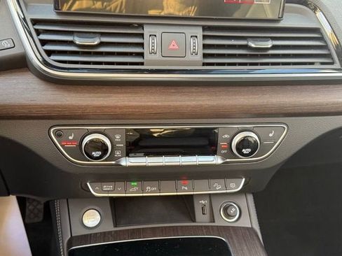 Used 2025 Audi Q5 e Premium Plus w/ Premium Plus Package image 24