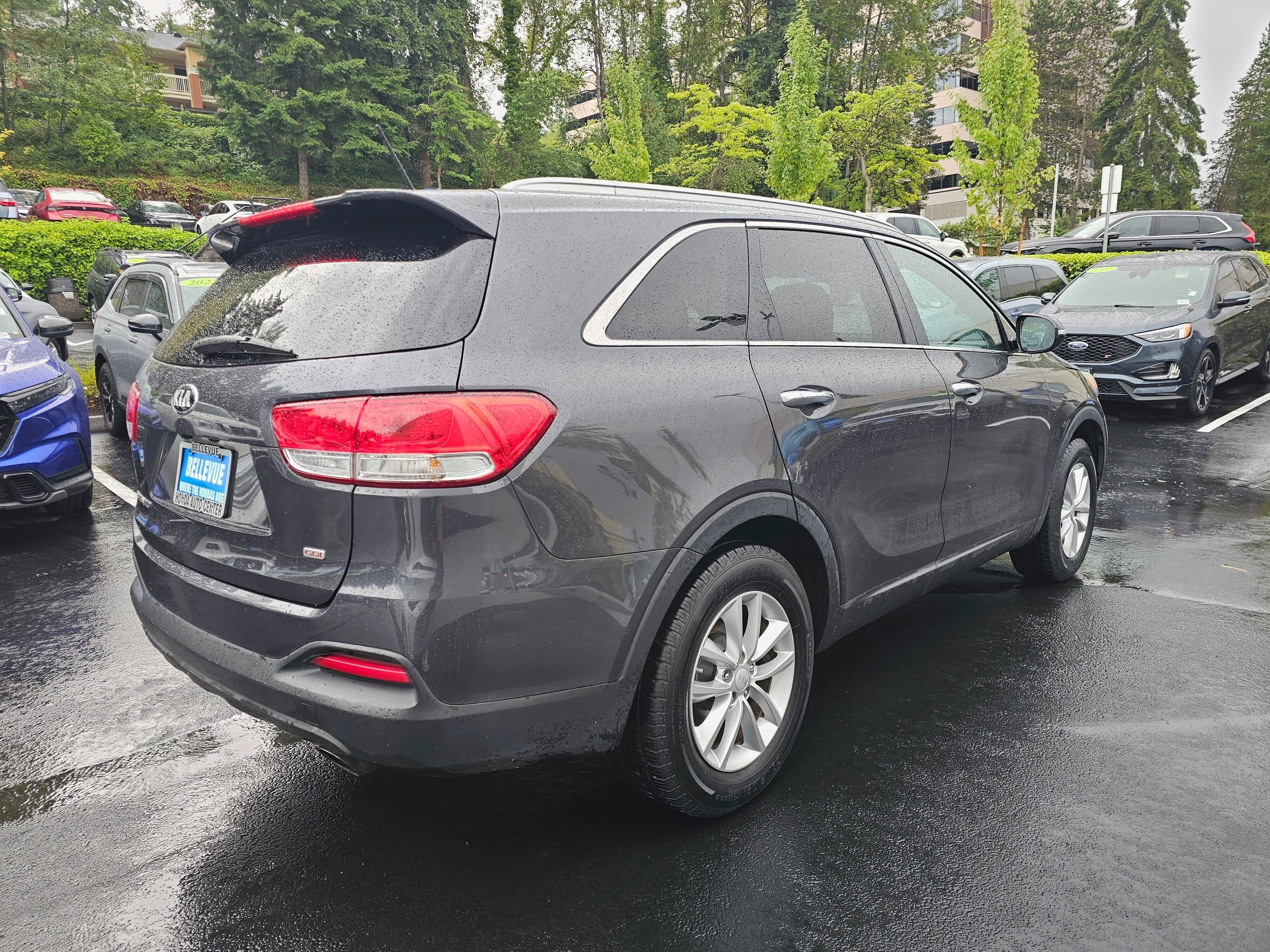 Used 2017 Kia Sorento FWD image 7
