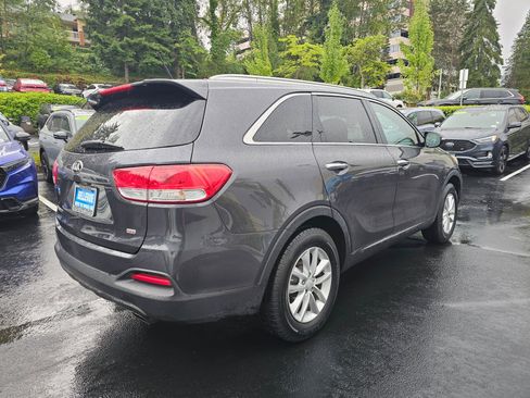 Used 2017 Kia Sorento FWD image 7