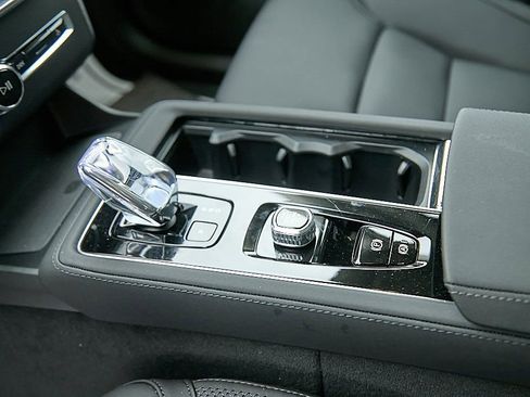 New 2026 Volvo XC90 B6 Plus w/ Protection Package Premier image 15