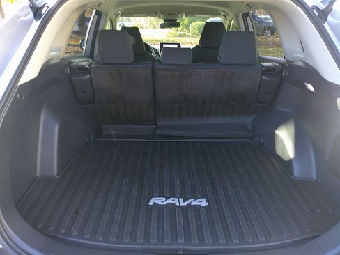 Used 2023 Toyota RAV4 LE image 32