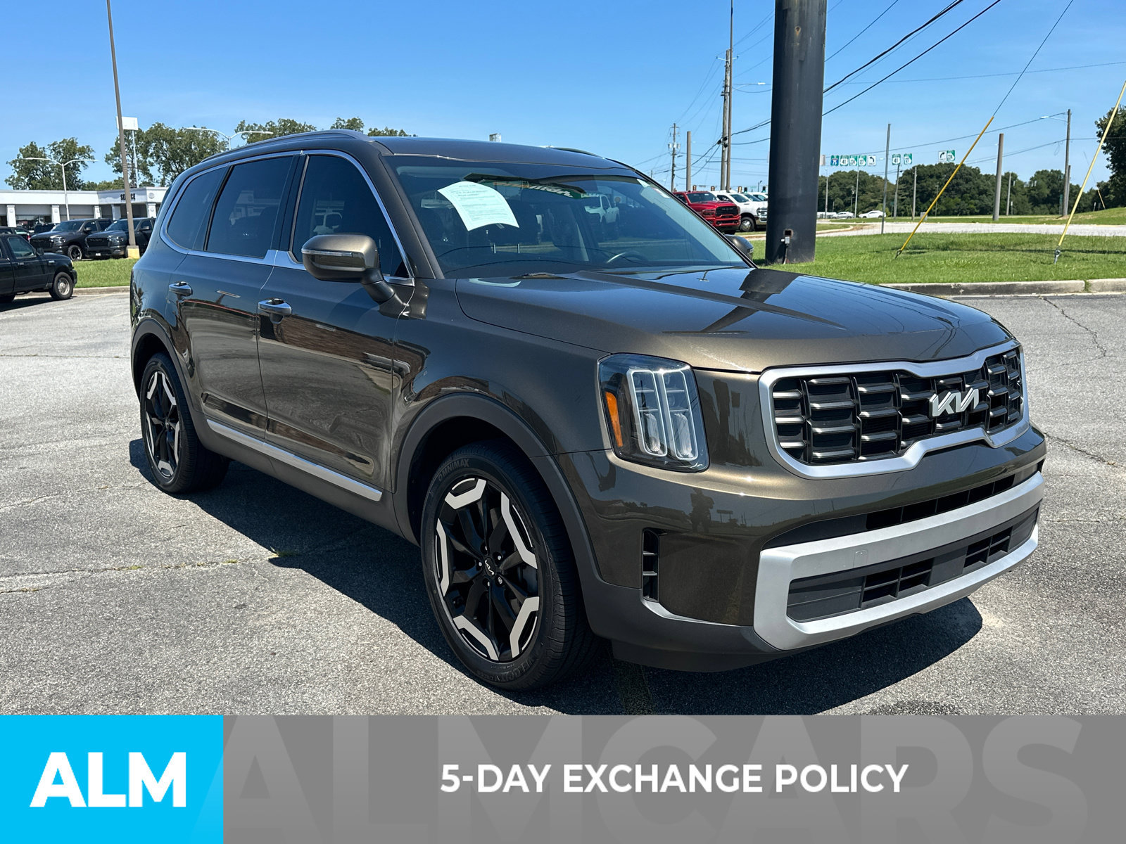 Used 2024 Kia Telluride S w/ S Sunroof Package FWD image 3