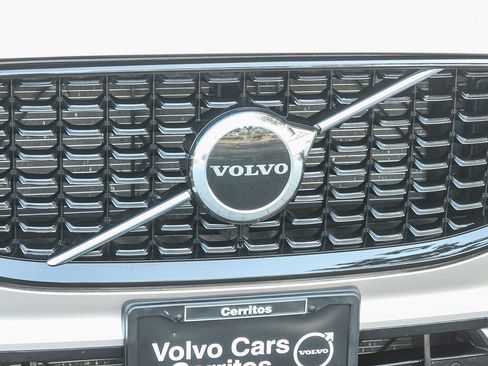 Used 2025 Volvo XC60 B5 Core AWD/4WD image 5