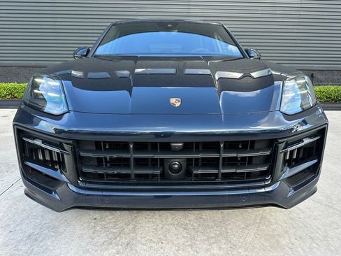 Certified 2025 Porsche Cayenne GTS image 8