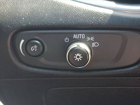 Used 2020 Chevrolet Malibu LT FWD image 25