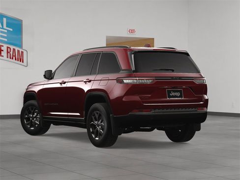 New 2025 Jeep Grand Cherokee Altitude image 4