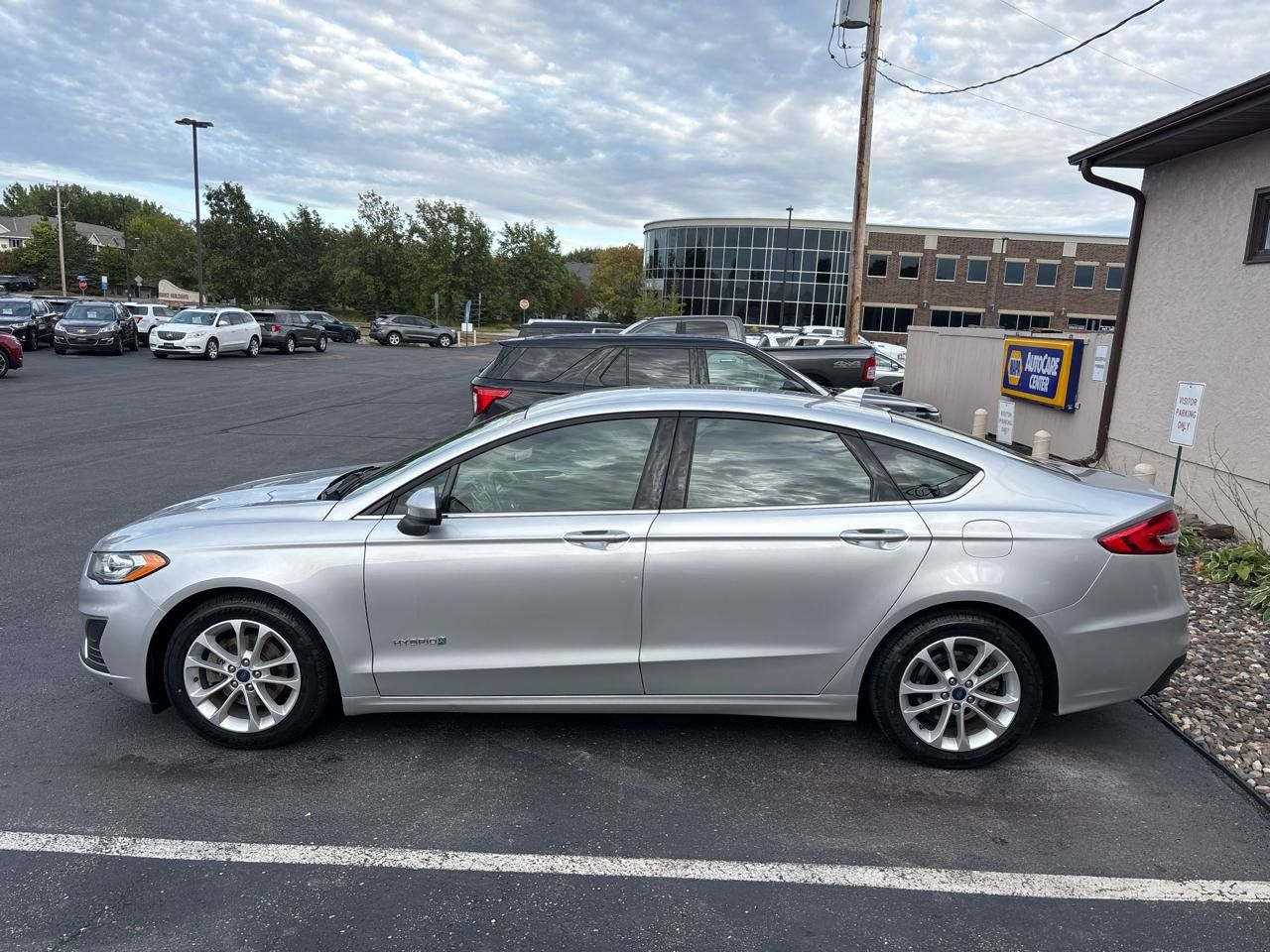 Used 2019 Ford Fusion SE FWD image 6