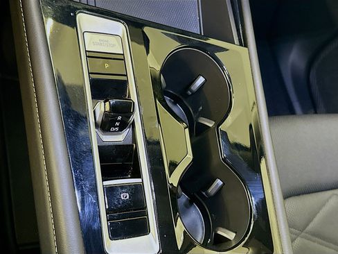 Used 2025 Volkswagen Atlas SE AWD/4WD image 25