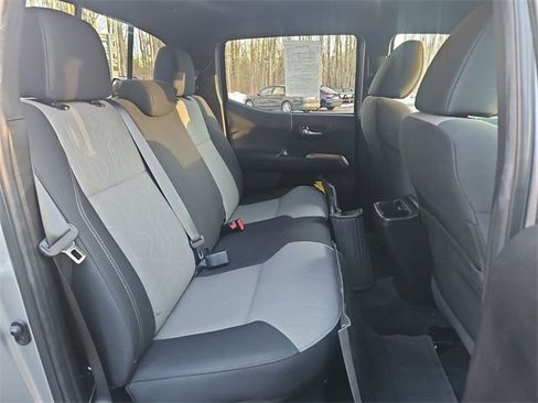 Used 2022 Toyota Tacoma TRD Sport image 25