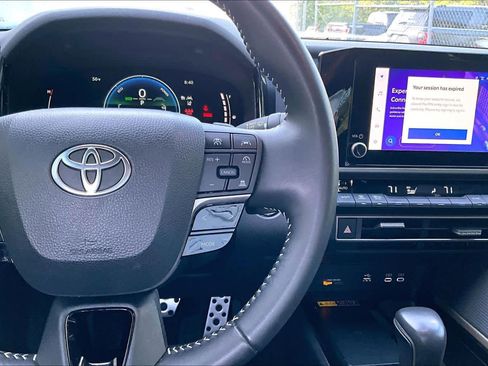 Used 2025 Toyota Camry SE FWD image 24