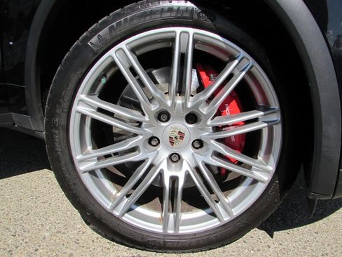 Used 2013 Porsche Cayenne Turbo AWD/4WD image 33