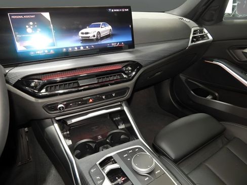Used 2025 BMW 330i xDrive Sedan AWD/4WD image 19