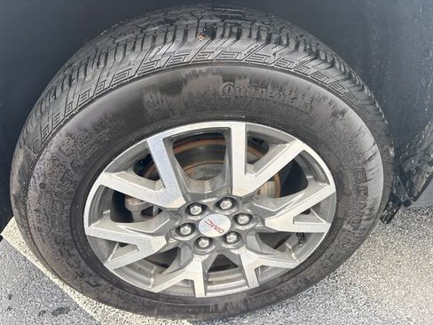 Used 2023 GMC Acadia SLE w/ Driver Convenience Package FWD image 8