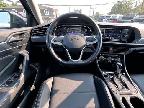 Used 2022 Volkswagen Jetta SE FWD image 11
