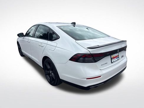 Used 2025 Honda Accord Sport image 3