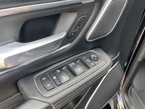 Used 2019 RAM 1500 Laramie AWD/4WD image 12