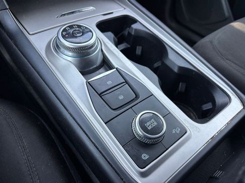 Used 2023 Ford Explorer XLT image 9