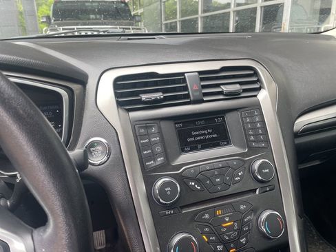 Used 2017 Ford Fusion SE w/ Equipment Group 601A image 21