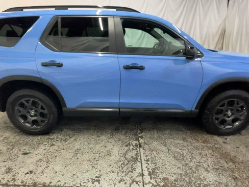 Used 2025 Honda Pilot TrailSport image 4