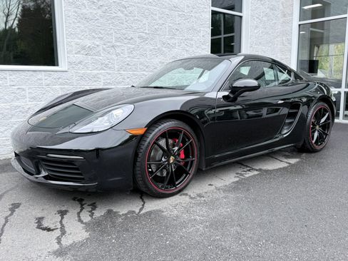 Used 2018 Porsche 718 Cayman RWD image 2