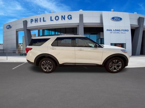 Used 2022 Ford Explorer XLT w/ Equipment Group 202A AWD/4WD image 7