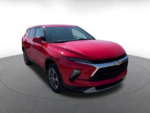 Used 2026 Chevrolet Blazer LT FWD image 3
