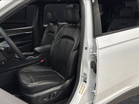 Used 2024 Jeep Grand Cherokee L Limited w/ Luxury Tech Group II AWD/4WD image 9