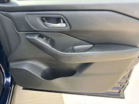 Used 2025 Nissan Rogue SV image 19