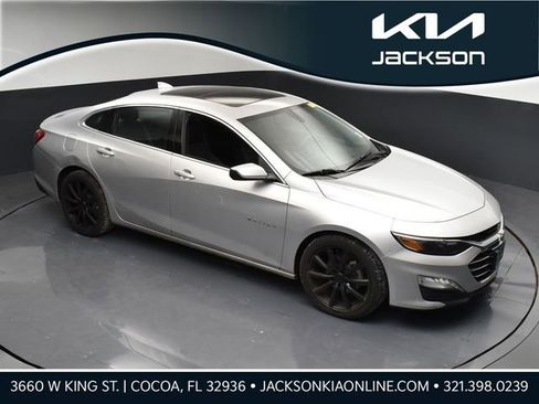 Used 2022 Chevrolet Malibu LT FWD image 1