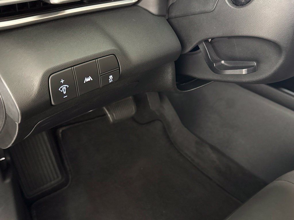 Used 2022 Hyundai Elantra SEL w/ Convenience Package FWD image 19