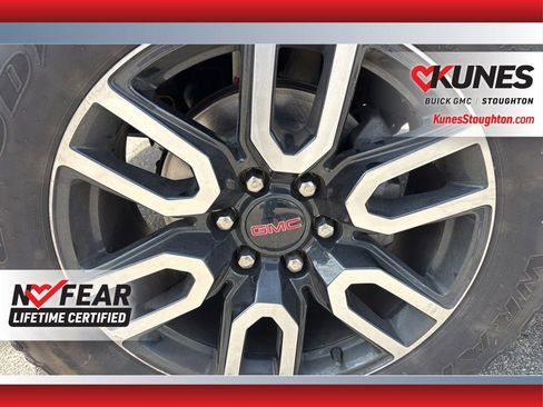 Used 2024 GMC Sierra 1500 AT4 w/ Technology Package AWD/4WD image 9