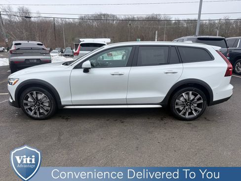 New 2026 Volvo V60 B5 Cross Country Ultra w/ Protection Package Premier image 5