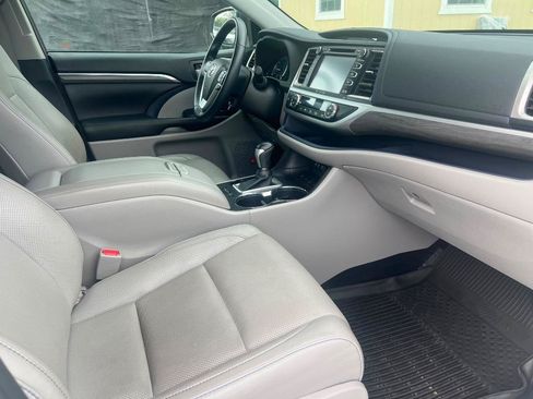 Used 2019 Toyota Highlander Limited AWD/4WD image 17