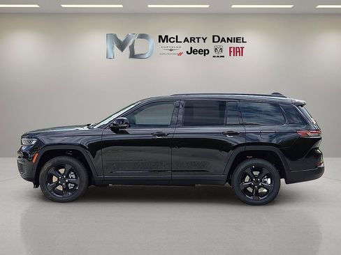 New 2025 Jeep Grand Cherokee L Altitude image 3