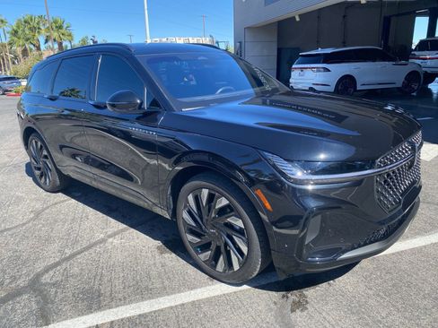 Used 2024 Lincoln Nautilus Reserve w/ Equipment Group 203A AWD/4WD image 3