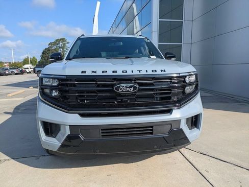 Used 2025 Ford Expedition Max Platinum w/ Stealth Performance Package AWD/4WD image 8