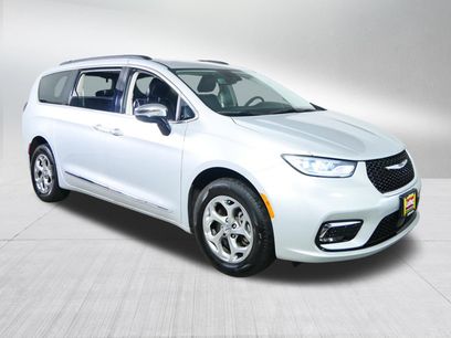 Used 2023 Chrysler Pacifica Limited