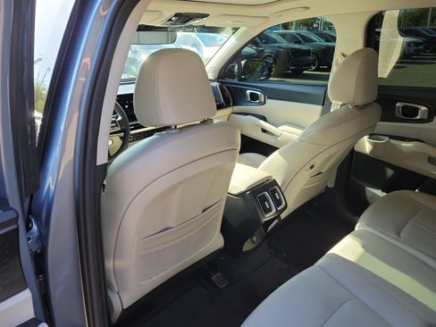 Certified 2025 Kia Sorento S w/ Panoramic Sunroof Package FWD image 16
