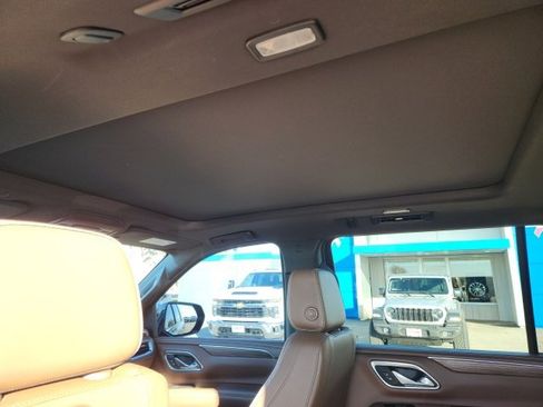 Used 2021 Chevrolet Suburban High Country image 9