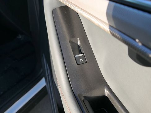 Used 2025 Ford Explorer Active w/ Active Comfort Package image 26