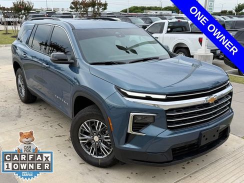 Used 2026 Chevrolet Traverse LT FWD image 3