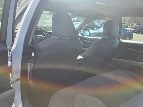 Used 2018 Toyota Camry LE image 10