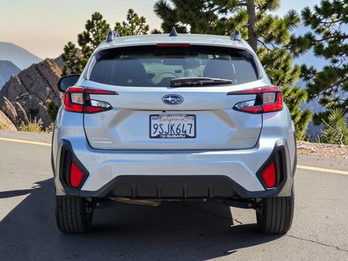 Used 2025 Subaru Crosstrek 2.0i Premium image 6