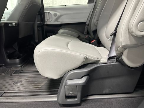 Used 2025 Toyota Sienna XLE w/ XLE Plus Package AWD/4WD image 48